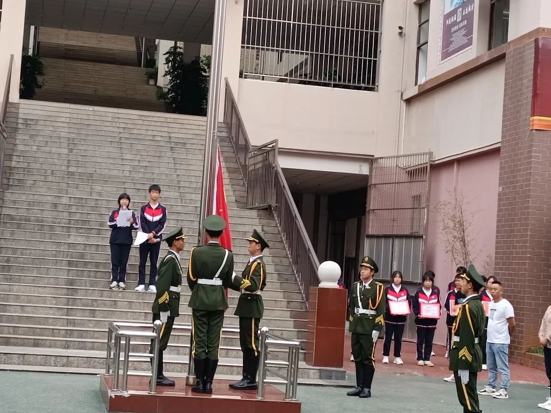 奋斗青春，逐梦正当时——曲靖二中兴教中学开学第一次升旗仪式-曲靖二中兴教中学